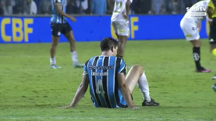 Grêmio volta a Série A com vitória sobre o Santos