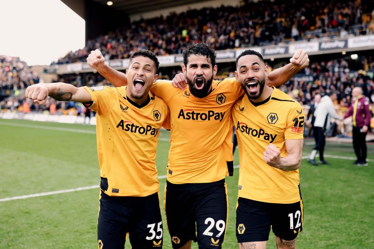 Com dupla de ataque brasileira, Wolves vence com gol de Diego Costa no Inglês