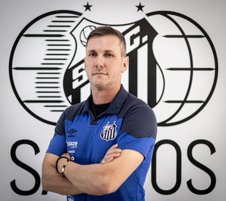 A pedido do técnico Paulo Turra, Santos reduz elenco e planeja mais cortes