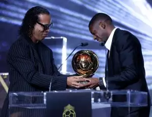 Ronaldinho Gaúcho e Ousmane Dembelé no Prêmio de Ouro 2025