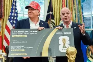 Donald Trump e Gianni Infantino apresentam o Fifa Pass