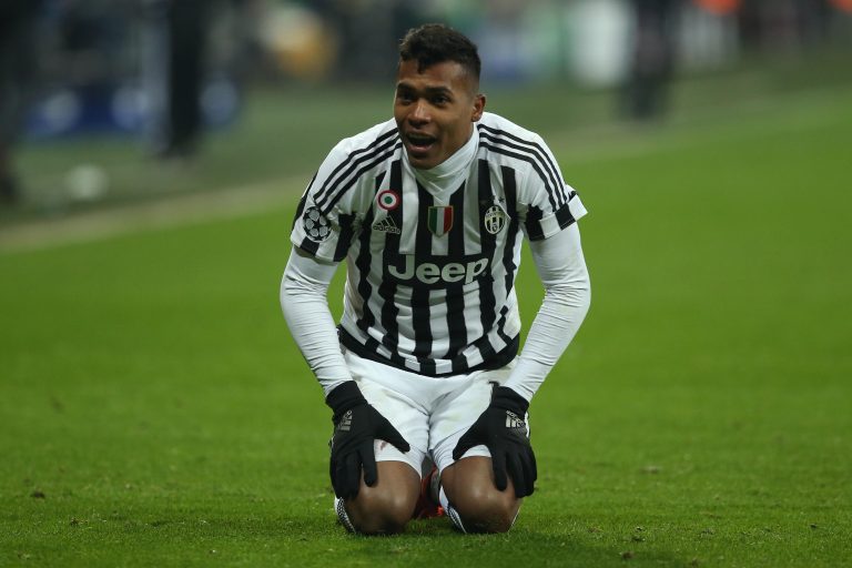 Alex Sandro, em campo pela Juventus