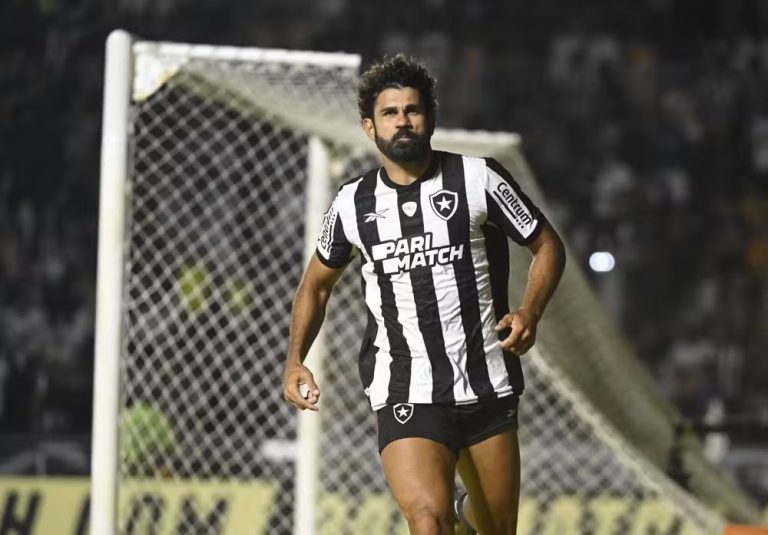 Diego Costa com a camisa do Botafogo