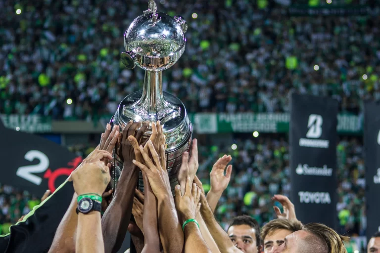 Troféu da Libertadores. Foto: Daniel Garzón/VWPics/Alamy Stock Photo