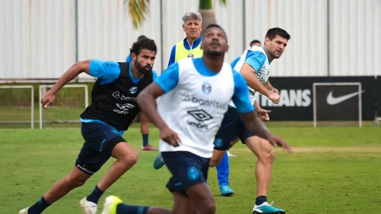 Grêmio treina no CT do Corinthians