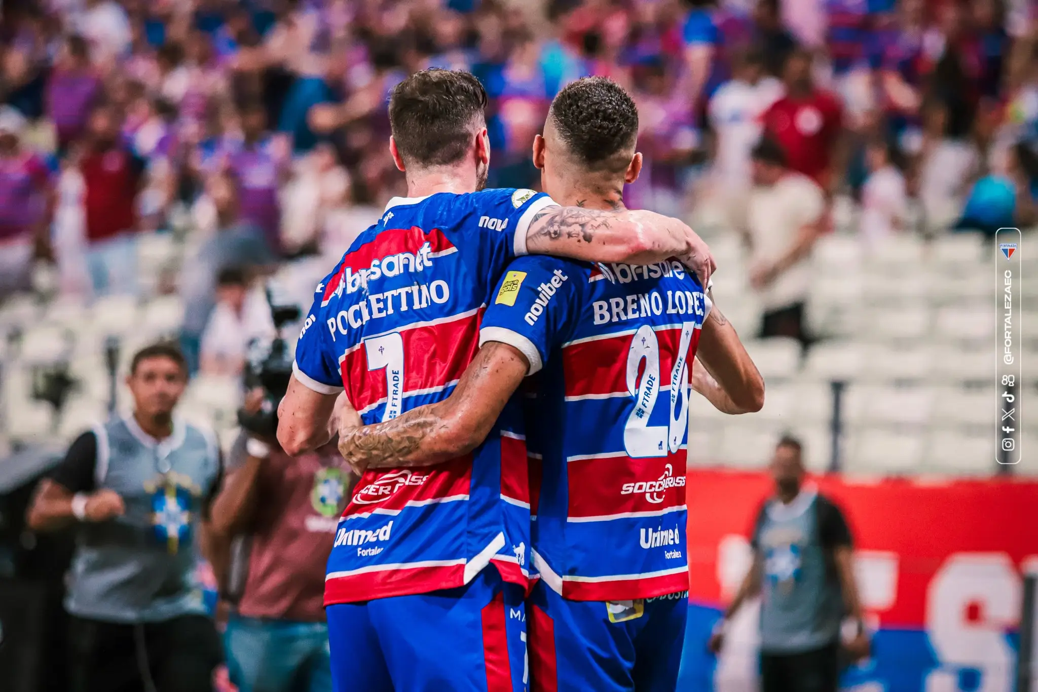 Jogadores do Fortaleza comemoram gol diante do Vitória