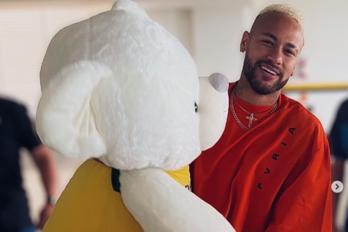 Neymar com ursinho