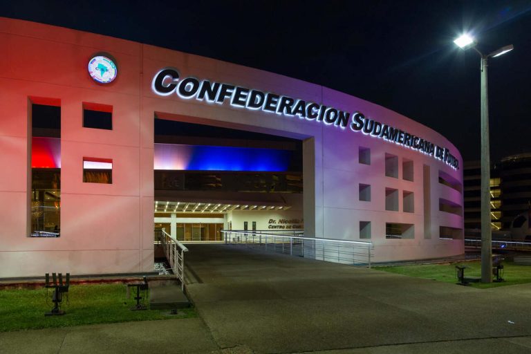 Fachada da sede da Conmebol, em Luque, no Paraguai