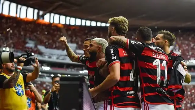 Gabigol comemora o gol da vitória do Flamengo sobre o Criciúma