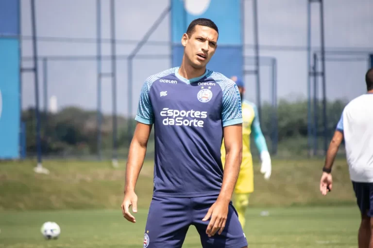 Gabriel Xavier durante treino do Bahia