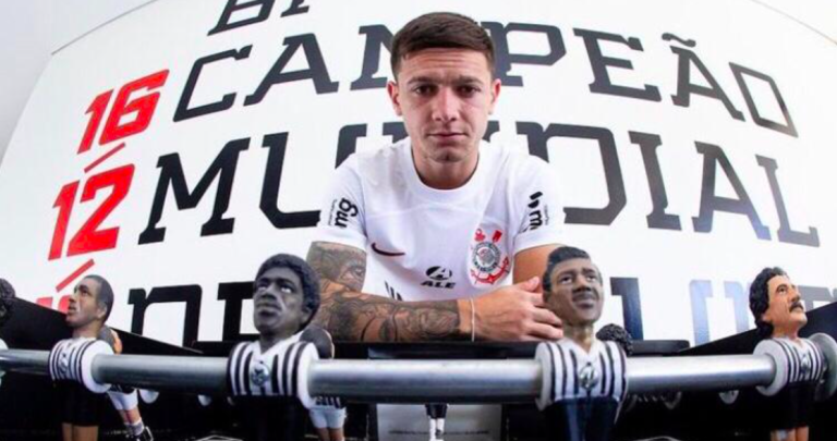 Rodrigo Garro com a camisa do Corinthians