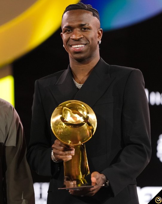 Vinícius Júnior foi eleito o melhor jogador da temporada 23/24 pelo Globe Soccer Awards