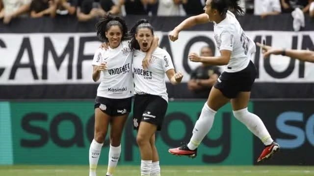 Gol de Duda Sampaio em Corinthians x Cruzeiro - Final da Supercopa Feminina