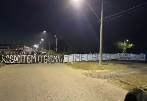 Protesto de torcedores gremistas