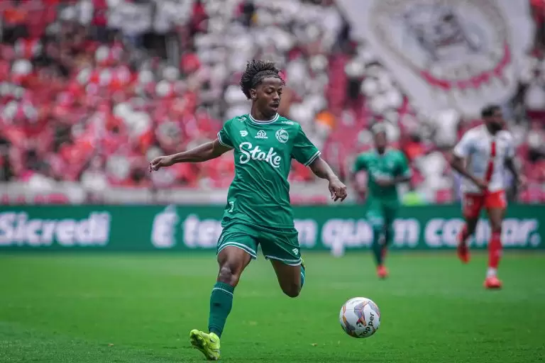 Atacante Ênio, do Juventude