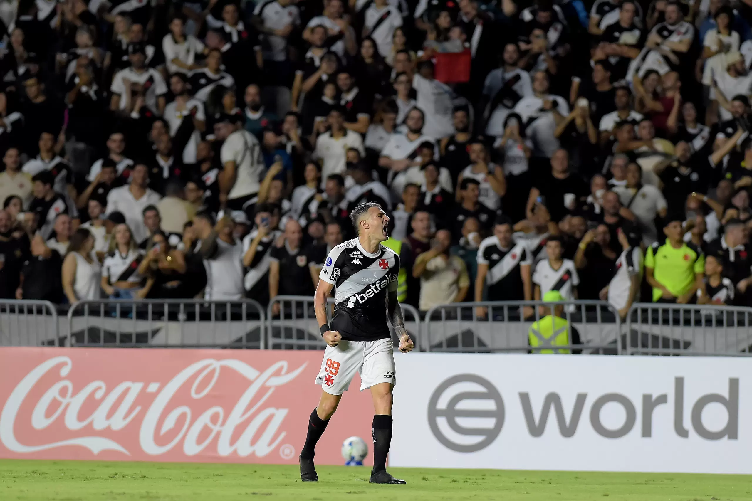 Vasco vence e está classificado na Sul-Americana