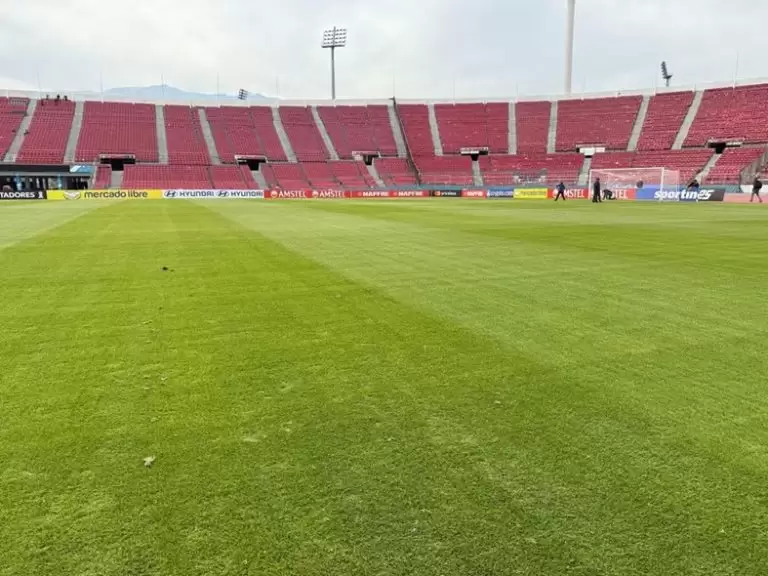 Gramado do Estádio Nacional de Santiago
