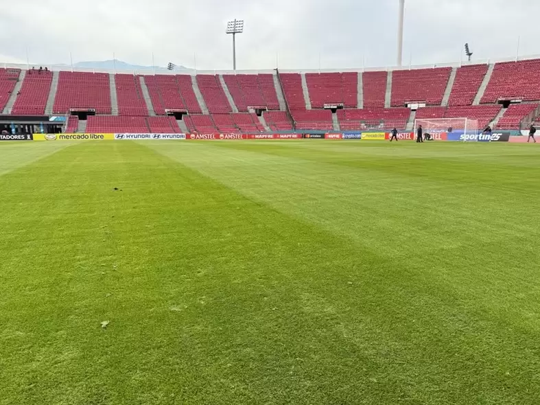 Gramado do Estádio Nacional de Santiago