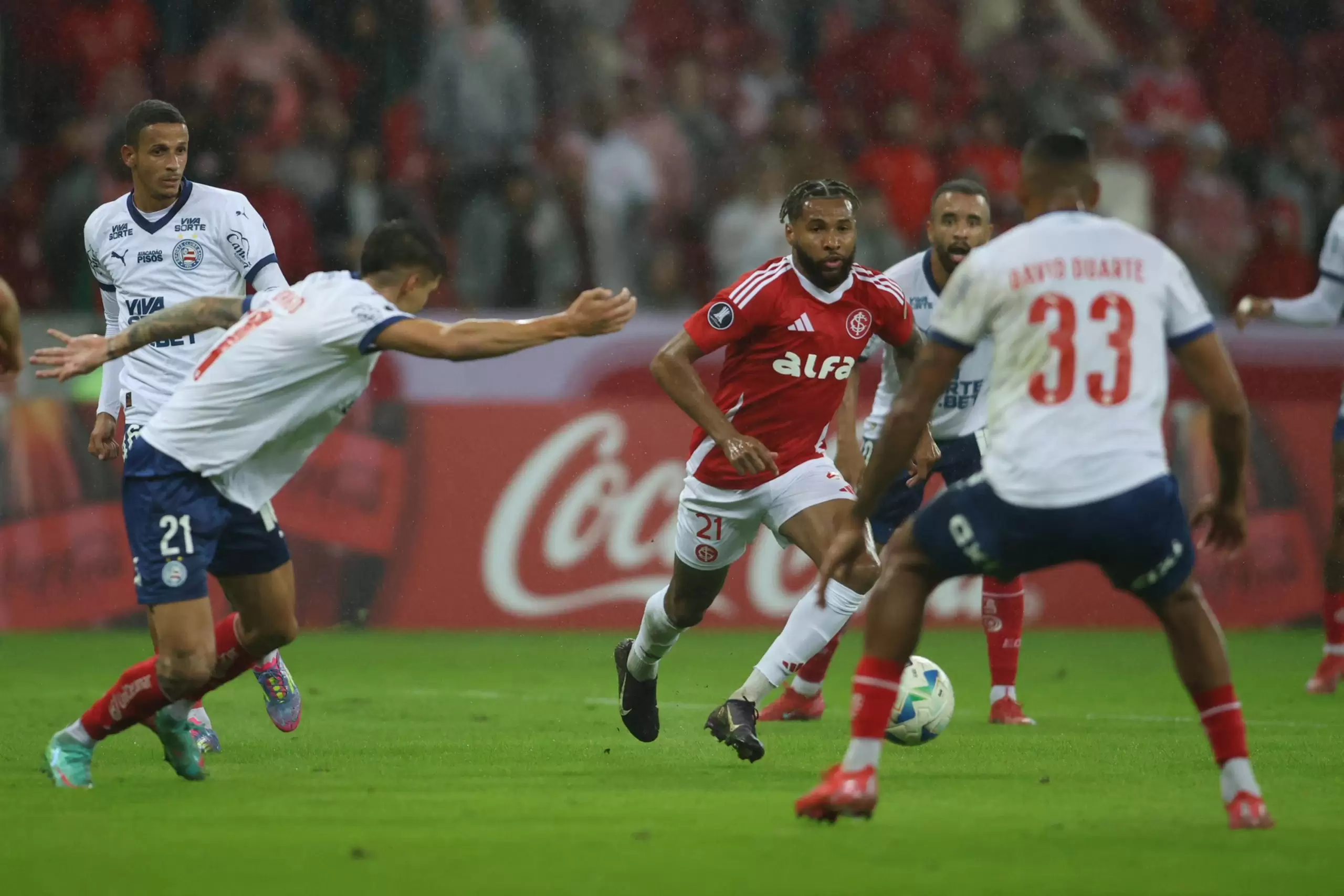 Internacional e Bahia se enfrentaram na sexta rodada da Libertadores