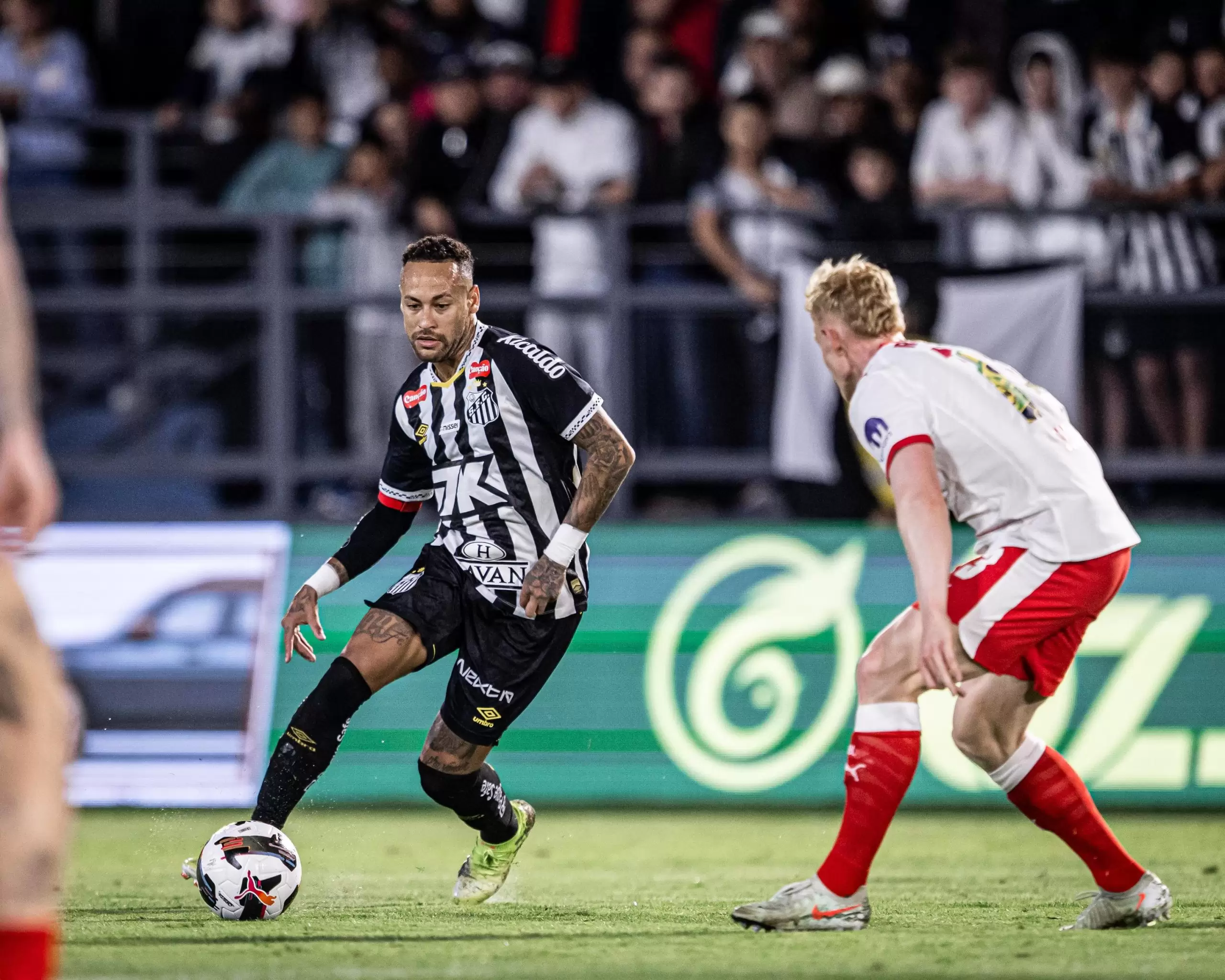 Neymar jogou no amistoso entre Santos e RB Leipzig