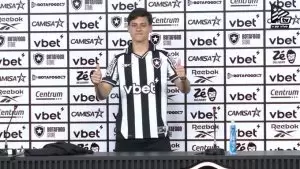 Álvaro Montoro chega ao Botafogo para jogar com a camisa 8