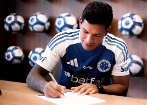 Lucas Romero renova contrato com o Cruzeiro