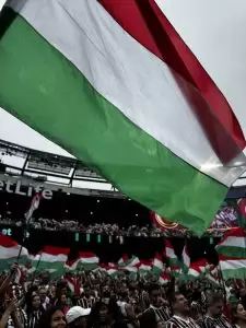Torcida do Fluminense na estreia do clube na Copa do Mundo de Clubes