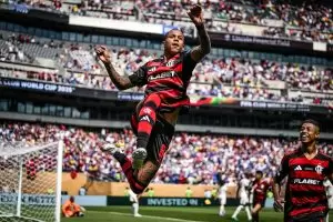 Wallace Yan no Flamengo comemora gol