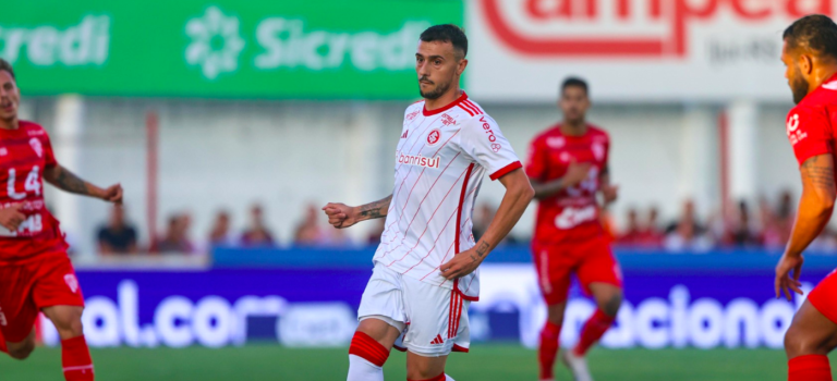 Gustavo Campanharo com a camisa do Internacional