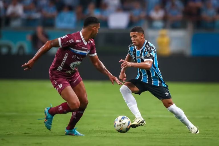 Gustavo Nunes em vitória do Grêmio