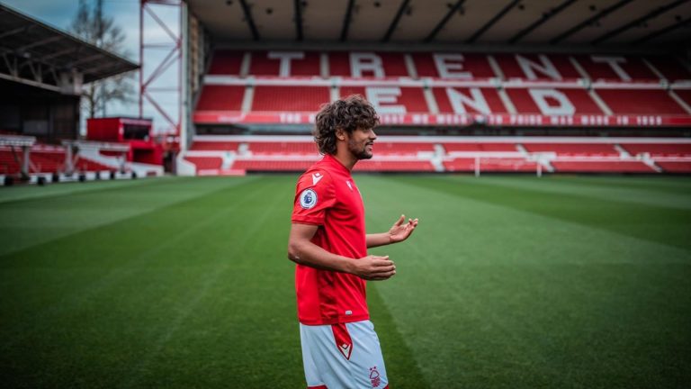 Gustavo Scarpa estreia com duas assistências pelo Nottingham Forest