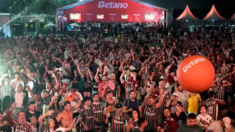 Torcida do Fluminense na Fifa Fan Zone