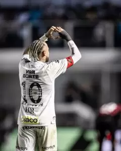 Neymar marcou gol na vitória do Santos sobre o Flamengo