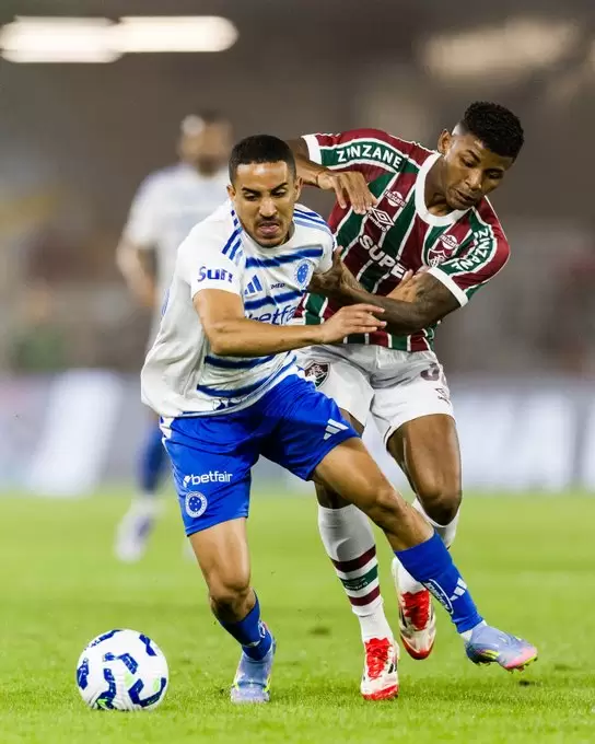Cruzeiro venceu o Fluminense no Maracanã no primeiro turno do Brasileirão 2025