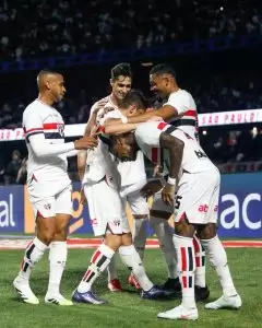 São Paulo venceu o Athletico-PR na Copa do Brasil