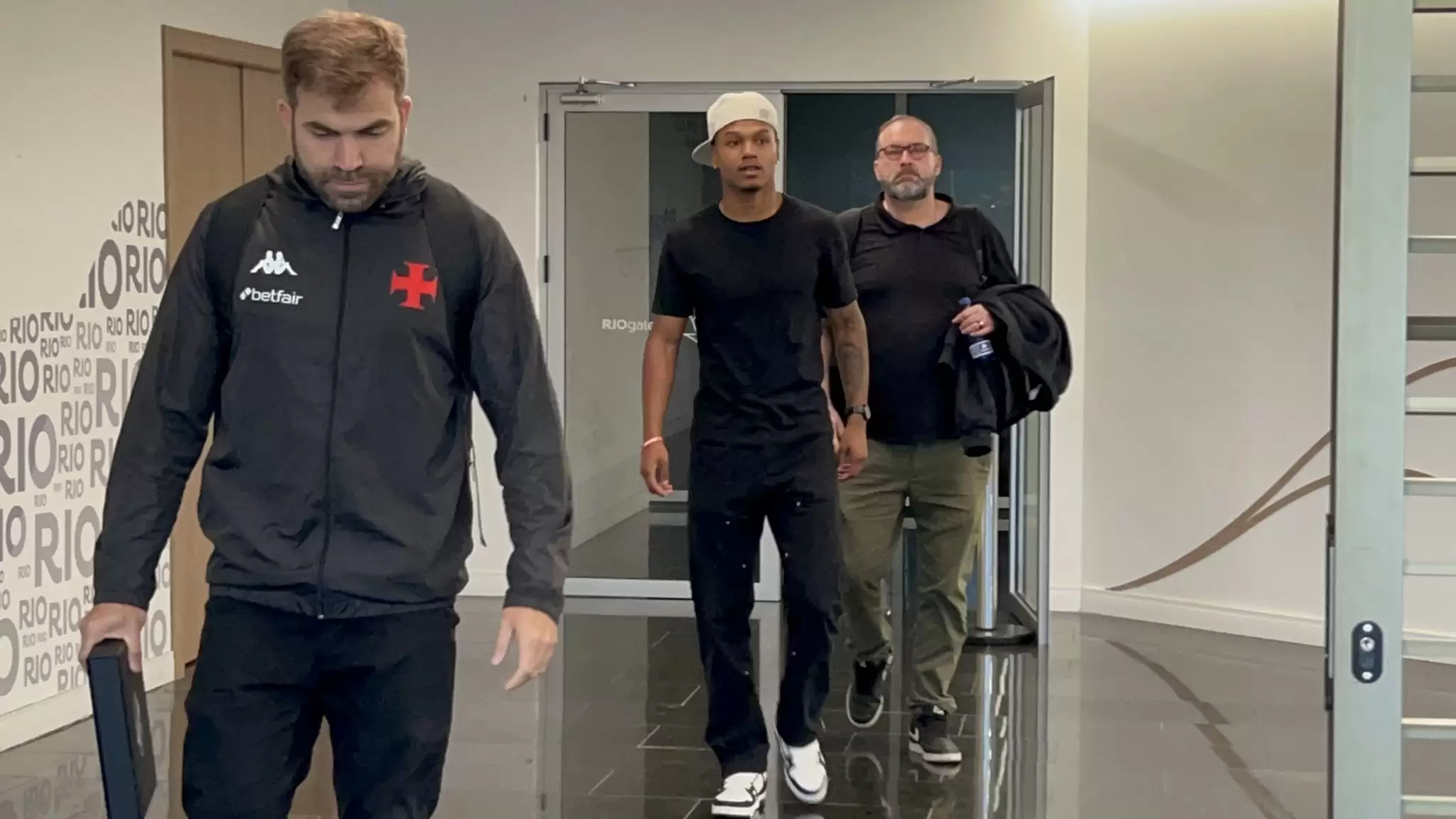 Matheus França desembarca no RJ