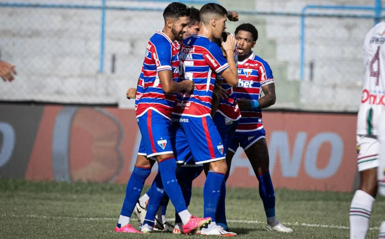 Elenco do Fortaleza comemorando gol. Foto: Weslley Douglas/Fortaleza EC