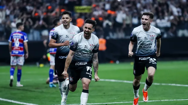 Igor Coronado comemora gol do Corinthians contra o Fortaleza