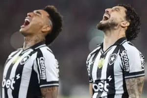 Igor Jesus e Alex Telles em Botafogo x Ceará pelo Brasileirão 2025