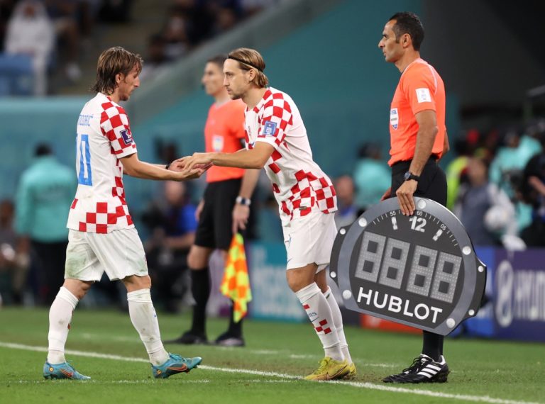 Regra de substituição pós isolamento da Covid-19 é usada pela primeira vez na Copa do Mundo. Foto:Julian Finney/Getty Images