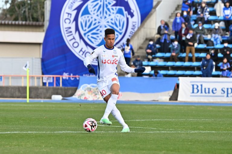 Eduardo Mancha, zagueiro do Ventforet Kofu - Foto: Divulgação / Ventforet Kof