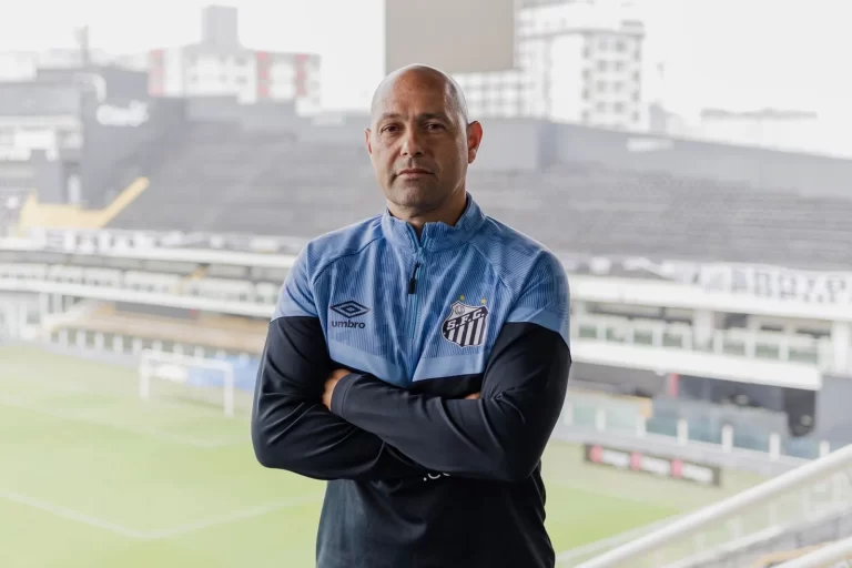 Mauro Di Giuseppe, técnico do Santos feminino sub-20. Foto: Tiago Maestre/Santos FC