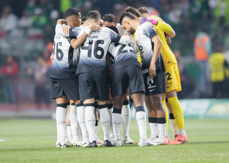 Jogadores do Corinthians antes de partida pelo Campeonato Brasileiro