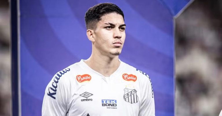 Jair Cunha vai se firmando como titular do Santos