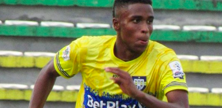 Jan Lucumi com a camisa do Boca Juniors, de Cali