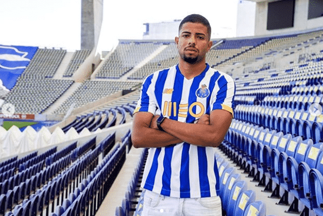 Vasco negocia com zagueiro do FC Porto