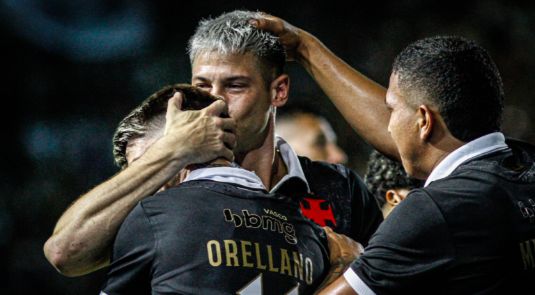 Jogadores do Vasco comemoram gol no Campeonato Carioca