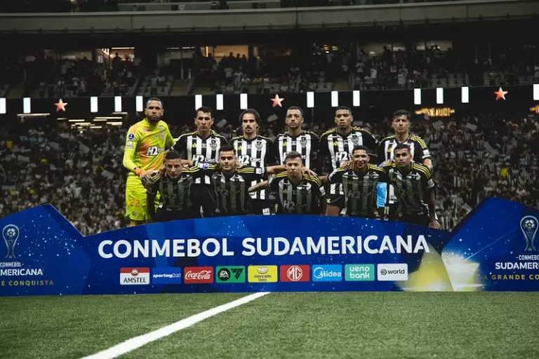 Jogadores do Atlético MG antes do jogo contra o Independiente Del Valle pela Sul Americana 2025