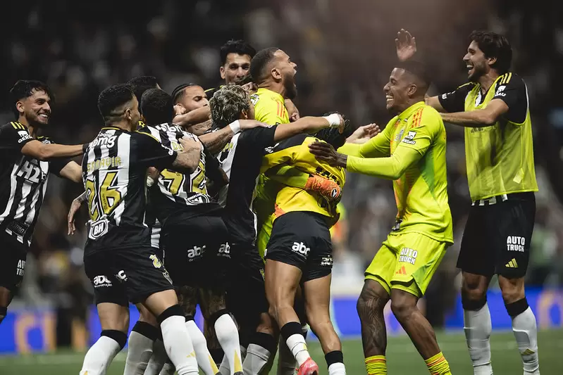 Jogadores do Atlético-MG comemoram classificação na Copa do Brasil 2025
