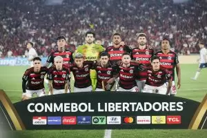 Jogadores do Flamengo antes do jogo contra o Racing, no Maracanã, pela Libertadores 2025